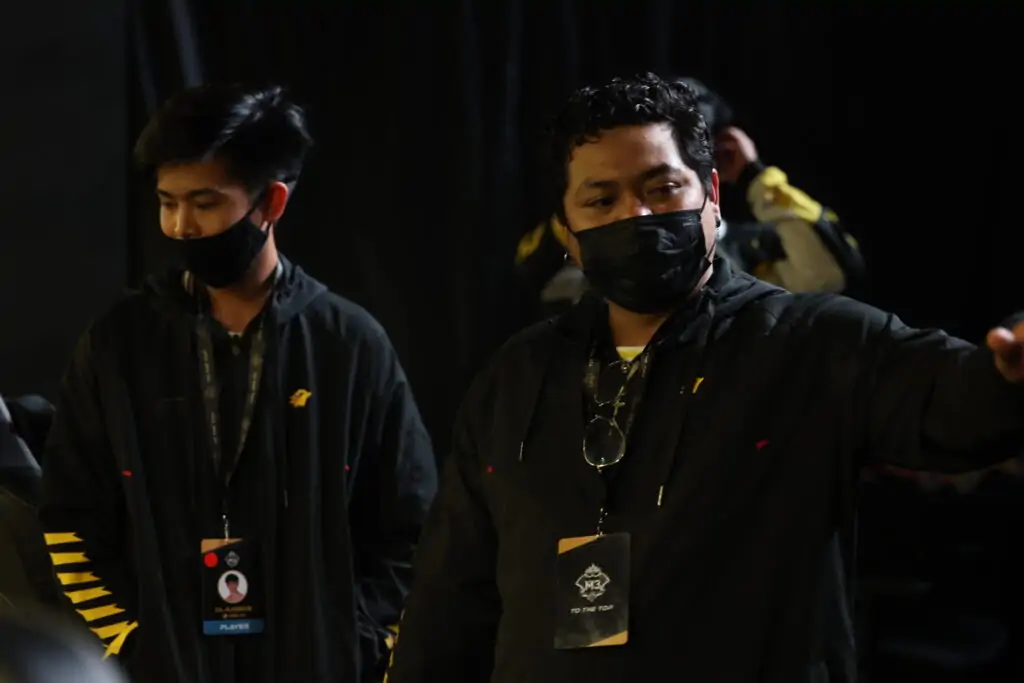 Kairi at Coach Yeb sa ONIC Esports, opsiyal na Kairi at Coach Yeb lumipat na sa ONIC Esports para sa MPL ID Season 10