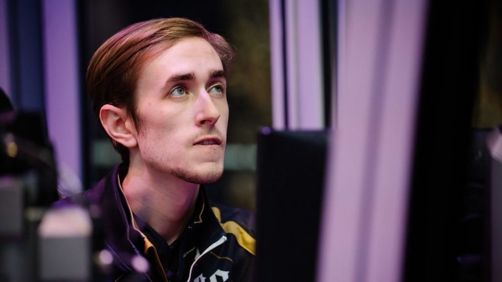 Dota 2 pro players dismayado sa kanselasyon ng Winter Major Isa si Quinn sa Dota 2 pro players na nagpahayag ng kanilang pagkadismaya sa kanselasyon ng Winter Major