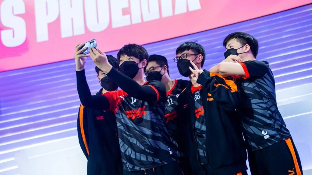 RRQ PH babanggain ang kampeon ng China sa WR Icons 2022 knockout stage