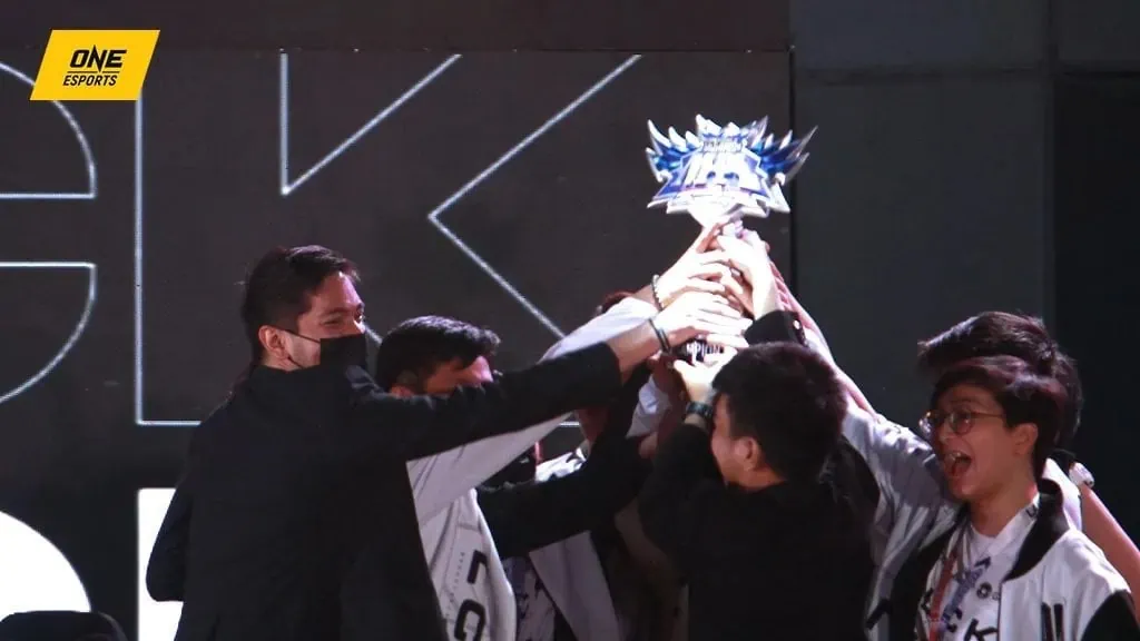 Matapos mabigo sa M4, OhMyV33NUS may pangako sa fans: ‘This is still not the last of us’