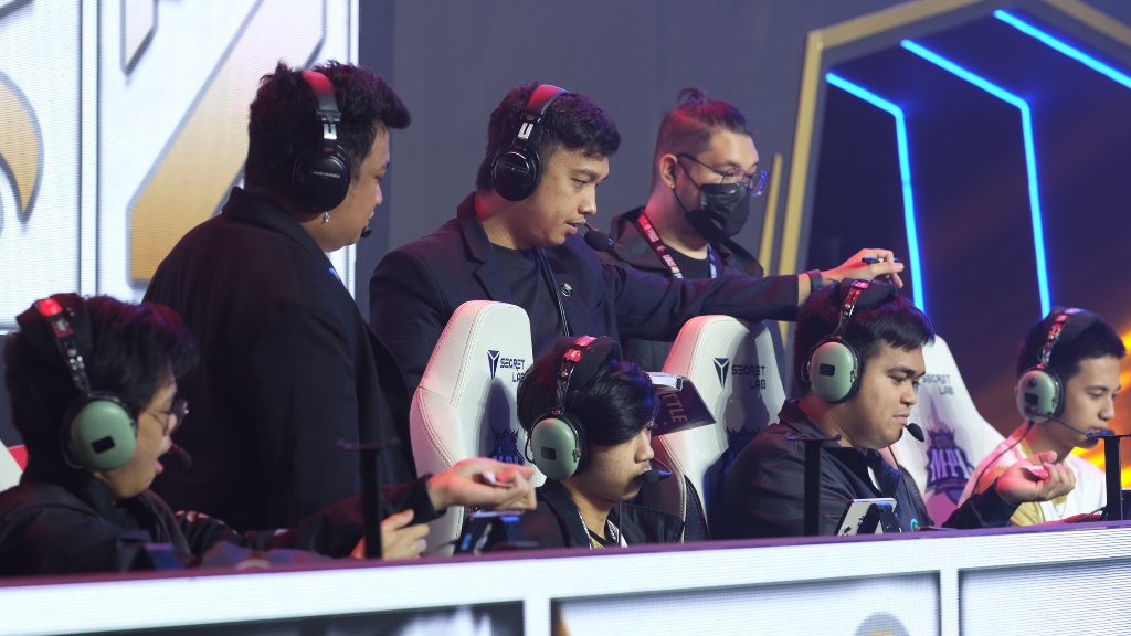 Ganito kalaki ang impact ni E2MAX bilang coach ng Smart Omega Coach E2MAX at Smart Omega sa Week 2 Day 1 ng MPL PH Season 11